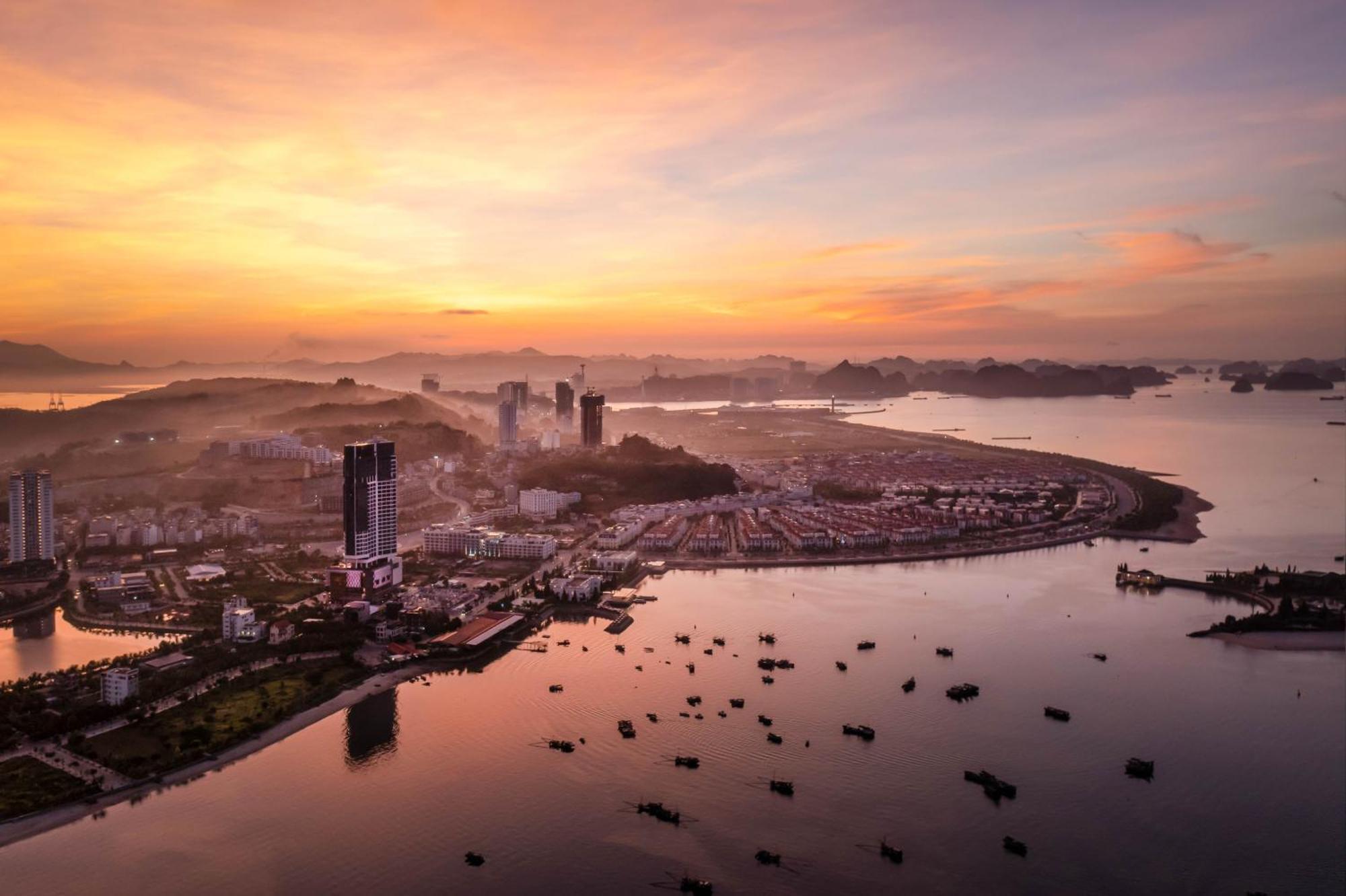 Radisson Blu Ha Long Bay Hotel Exterior photo